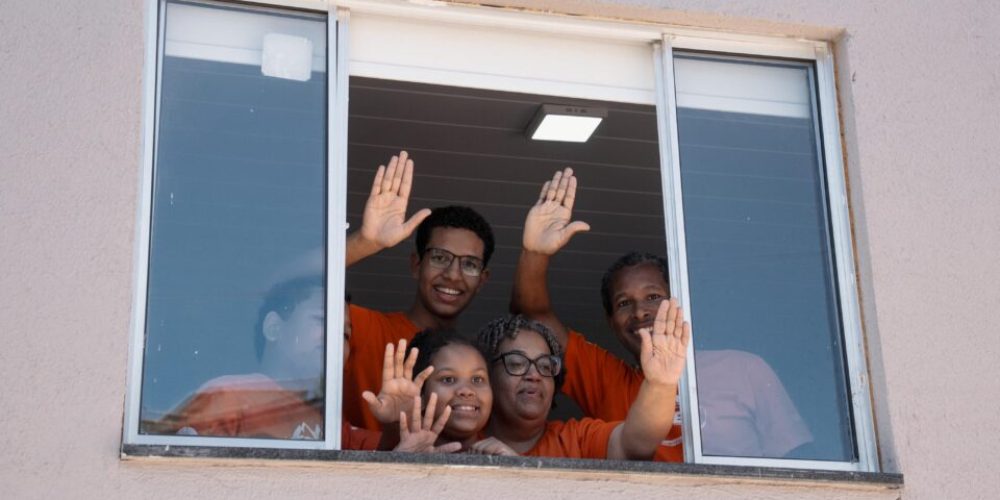 Família do ES recebe casa nova construída por voluntários adventistas